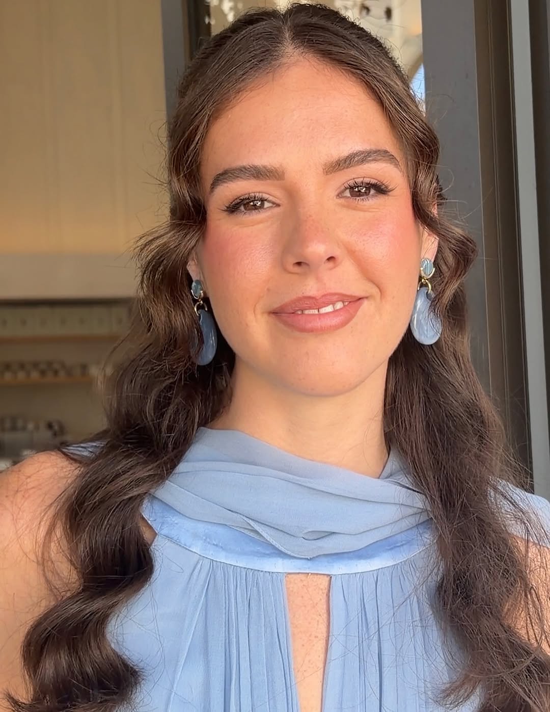 Fresh, natural glam with long brunette waves
